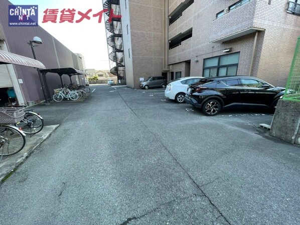 ロイヤル東海川原町の物件外観写真